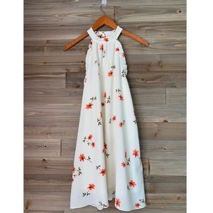 Essue White flowered dress. (Knee length).